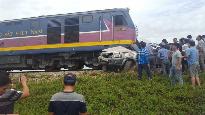 Nghệ An: Va chạm giữa tàu hỏa và ô tô khiến 4 người thương vong ảnh 1