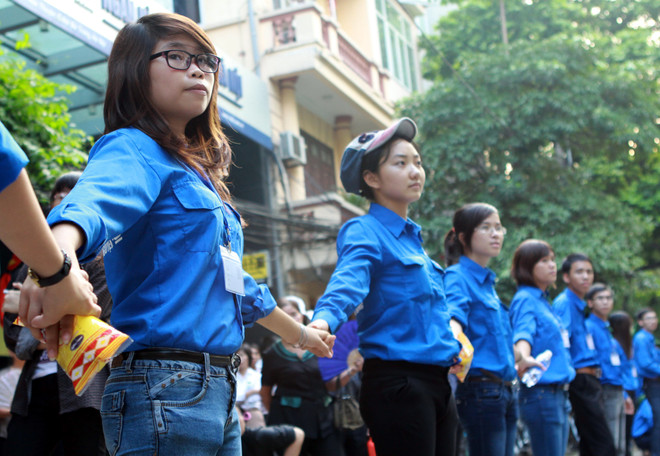 Thanh niên tình nguyện tham gia phục vụ Lễ viếng Đại tướng Võ Nguyên Giáp tại Hà Nội. (Nguồn: TTXVN) Trung ương Đoàn khởi động Năm thanh niên tình nguyện ảnh 1