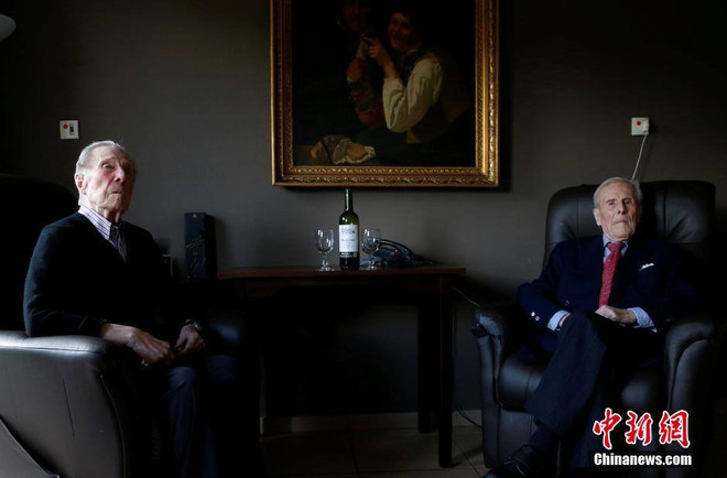 [Photo] Tránh xa phụ nữ có phải là bí quyết sống lâu trăm tuổi? ảnh 1