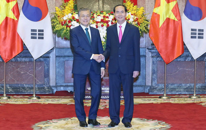 Chủ tịch nước Trần Đại Quang đón tiếp Tổng thống Hàn Quốc Moon Jae-in ảnh 1