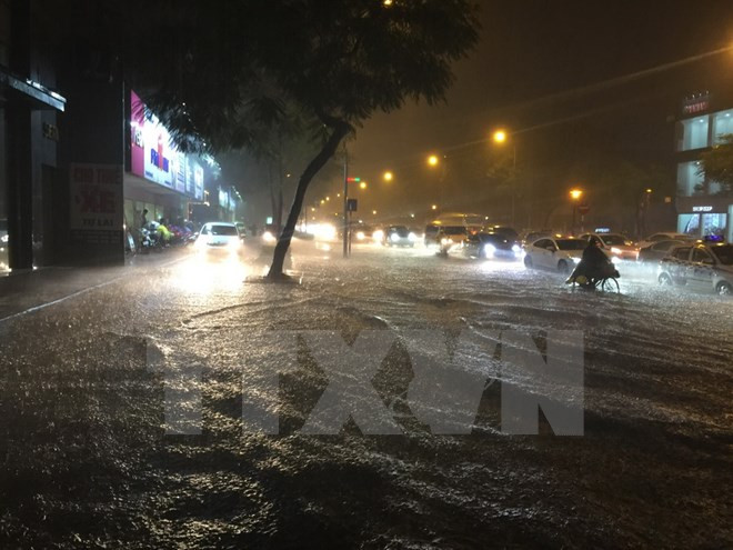 Nhiều khu vực trên cả nước mưa, Bắc Bộ có thể có tố lốc ảnh 1