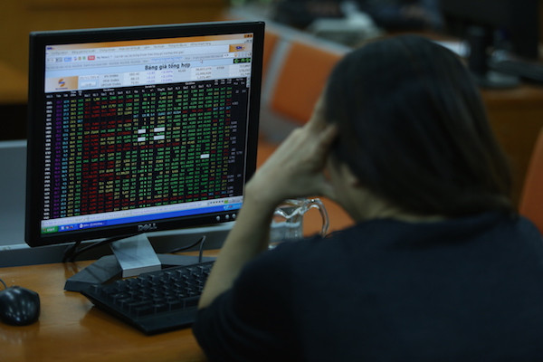 Chứng khoán tìm lại sắc xanh, VN-Index trụ lại mốc 1.026 điểm ảnh 1