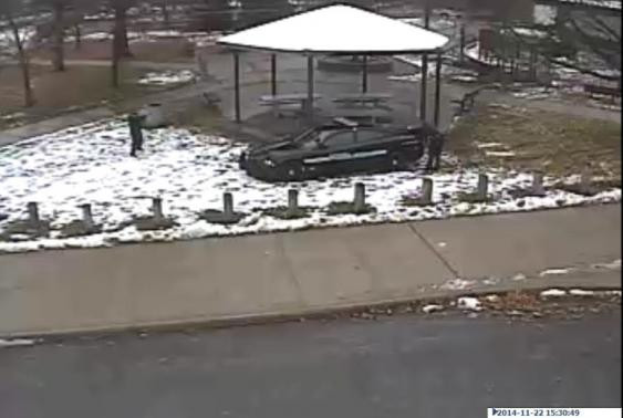 Công bố video vụ cảnh sát Mỹ bắn chết cậu bé 12 tuổi mang súng giả ảnh 1