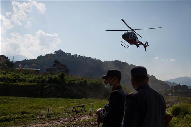 Nepal: Trực thăng chở sáu người mất tích ở vùng núi Everest ảnh 1