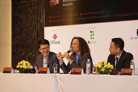 [Video] Kenny G ngẫu hứng thổi kèn trước đêm diễn chính thức ảnh 1