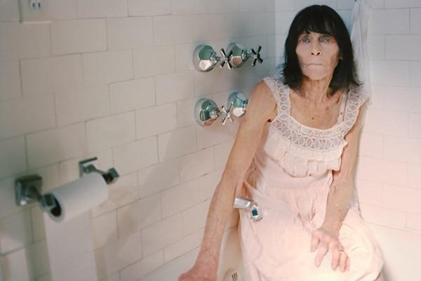 Bộ ảnh bà ngoại làm người mẫu thay đổi quan niệm về cái đẹp ảnh 5