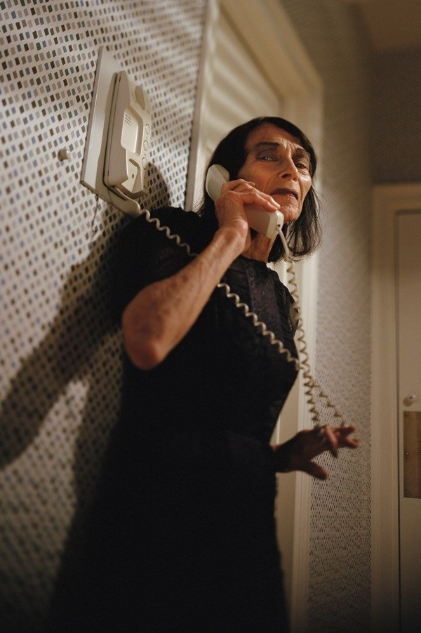 Bộ ảnh bà ngoại làm người mẫu thay đổi quan niệm về cái đẹp ảnh 3