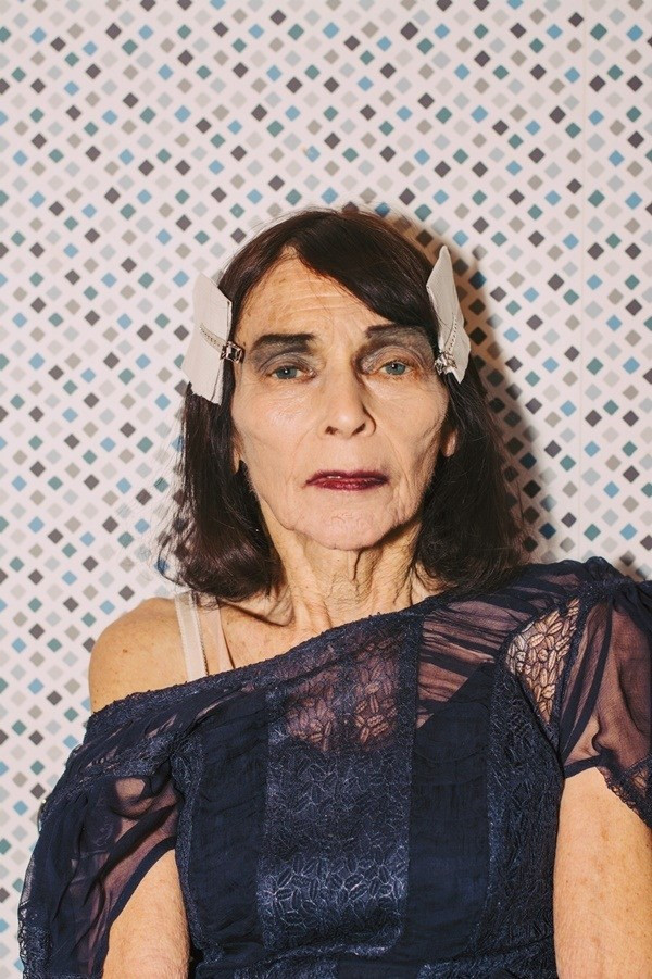 Bộ ảnh bà ngoại làm người mẫu thay đổi quan niệm về cái đẹp ảnh 2