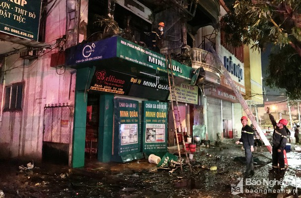 Nghệ An: Kịp thời dập tắt vụ cháy đại lý chăn ga, gối đệm ở Vinh ảnh 1