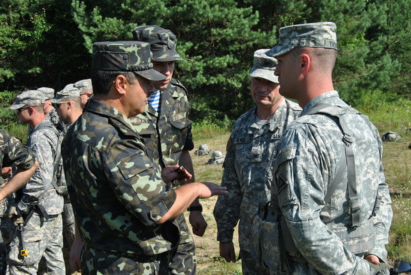 Quân đội Mỹ và Ukraine sẽ tập trận chung vào giữa năm 2015 ảnh 1