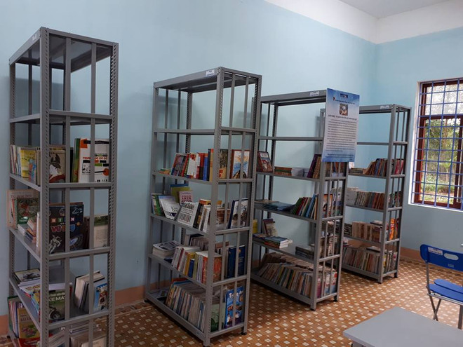 Trao tặng “Tủ sách Đinh Hữu Dư” cho học sinh miền núi Bình Định ảnh 1