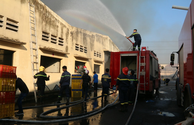 Đồng Nai: Đang cháy lớn tại công ty dệt, khu công nghiệp Biên Hòa 2 ảnh 3