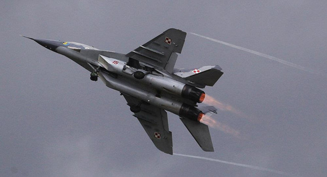 Máy bay quân sự MiG-29 của Ba Lan rơi ngay sau khi cất cánh ảnh 1