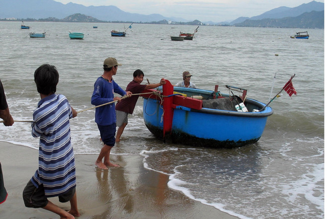 Các địa phương Nam Trung Bộ "chạy đua thời gian" ứng phó bão số 12 ảnh 3