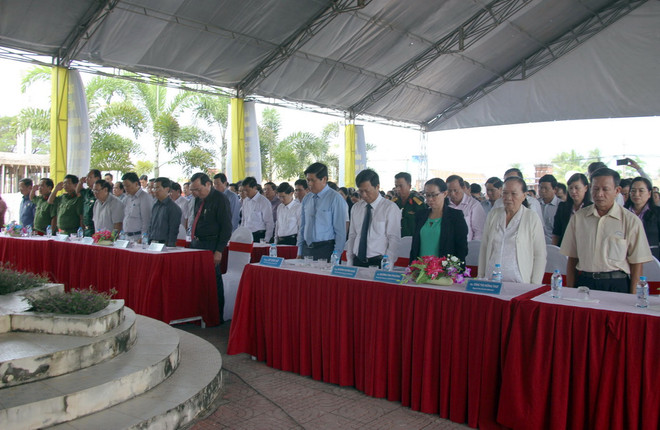 Cà Mau tưởng niệm nạn nhân bão Linda trước thềm bão số 12 đổ bộ ảnh 2