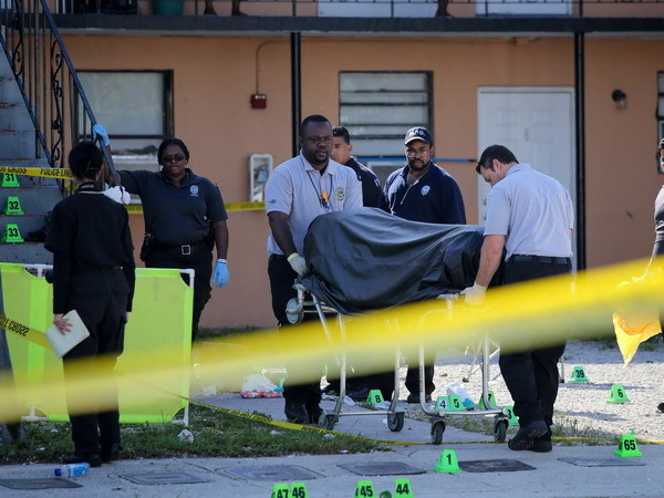 Nhiều vụ bạo lực súng đạn trong dịp nghỉ lễ Quốc khánh Mỹ ảnh 1