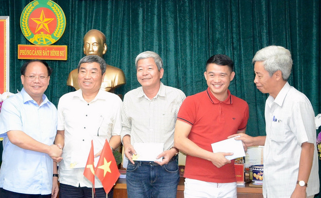 'Thưởng nóng' lực lượng phá án vụ sát hại 5 người ngày giáp Tết ảnh 1