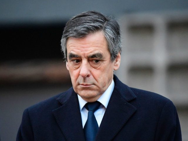 Ứng viên Tổng thống Pháp Fillon đang chịu sức ép phải rút lui ảnh 1