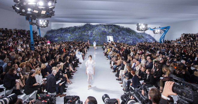 Những show diễn thời trang "độc nhất vô nhị" chỉ có ở Paris ảnh 11