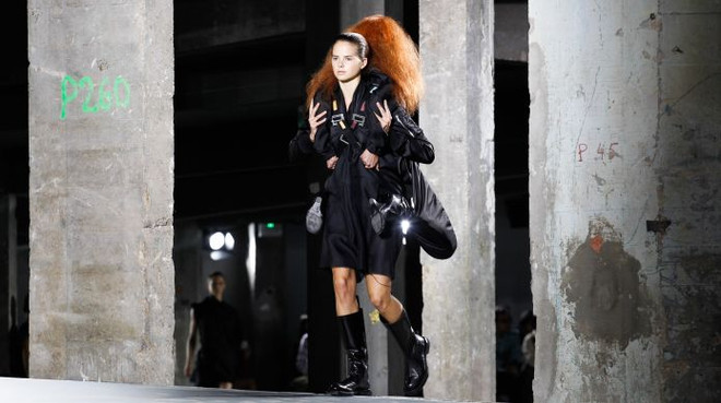 Những show diễn thời trang "độc nhất vô nhị" chỉ có ở Paris ảnh 2