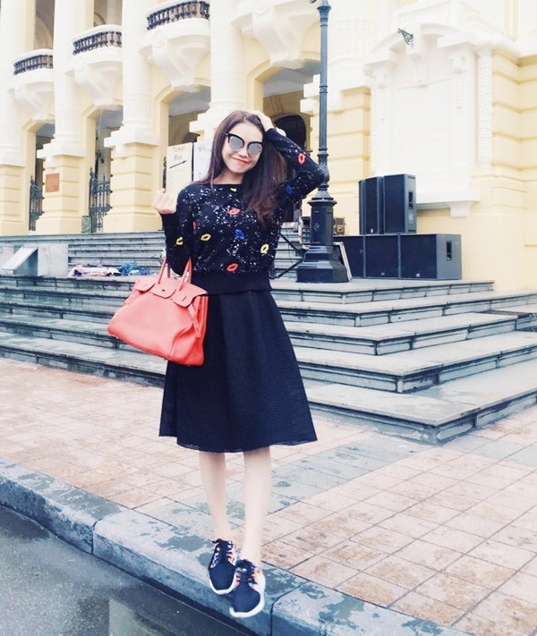 "Chất lừ" với phong cách thời trang đón gió mùa của sao Việt ảnh 2
