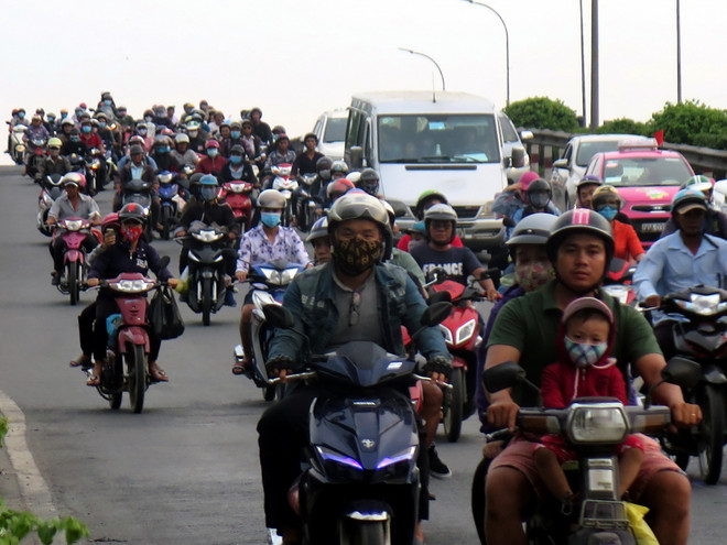 Cửa ngõ phía đông Thành phố Hồ Chí Minh ùn tắc nghiêm trọng ảnh 2