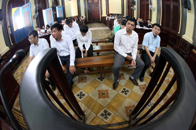 Các bị cáo tại phiên xử phúc thẩm. (Nguồn: Báo Thanh Niên) Xử phúc thẩm vụ VN Pharma: Hoãn tuyên án, tiếp tục xét hỏi ảnh 1
