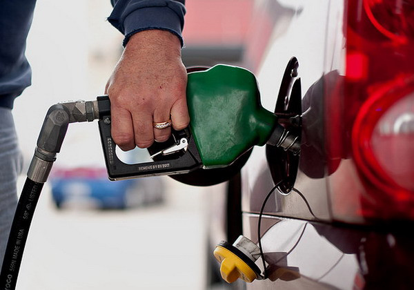 Giá dầu hạ giúp Canada có thể tiết kiệm 12 tỷ USD trong năm 2015 ảnh 1