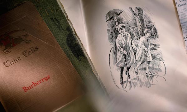 Những bí mật của hãng thời trang 158 năm tuổi Burberry ảnh 4