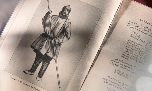 Những bí mật của hãng thời trang 158 năm tuổi Burberry ảnh 6