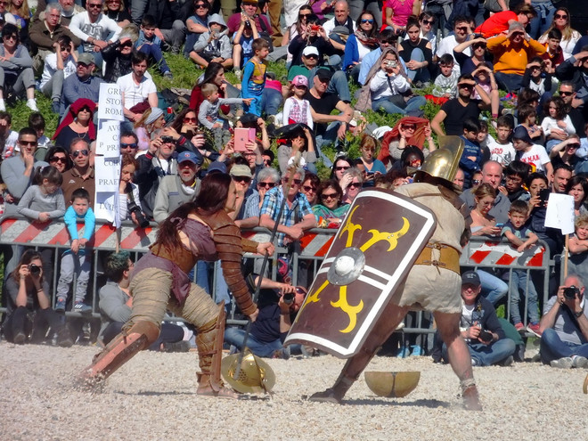 Sống trong khung cảnh La Mã cổ đại ngay giữa thành Rome hiện tại ảnh 7