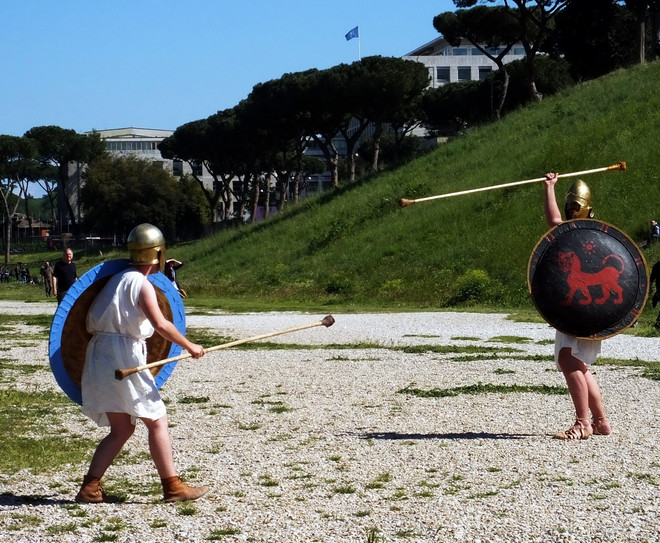 Sống trong khung cảnh La Mã cổ đại ngay giữa thành Rome hiện tại ảnh 2