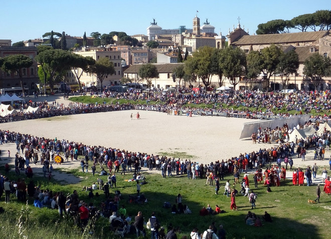 Sống trong khung cảnh La Mã cổ đại ngay giữa thành Rome hiện tại ảnh 1