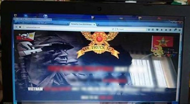 Website bị hacker thay đổi giao diện. (Ảnh: Trung Hiền/Vietnam+) Yêu cầu kiểm tra, rà soát, đảm bảo an toàn cho hệ thống thông tin ảnh 1