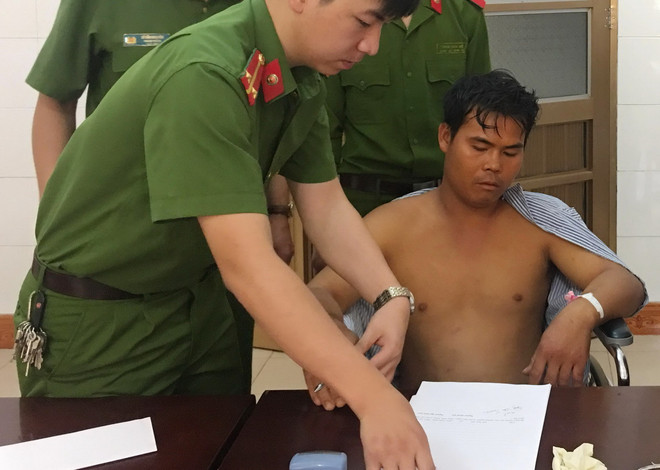 Ghen tuông, chồng rút dao nhọn đâm chết vợ giữa rừng rồi tự sát ảnh 1