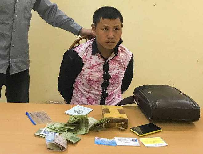 Điện Biên bắt quả tang 2 đối tượng đang trao đổi mua bán ma túy ảnh 1