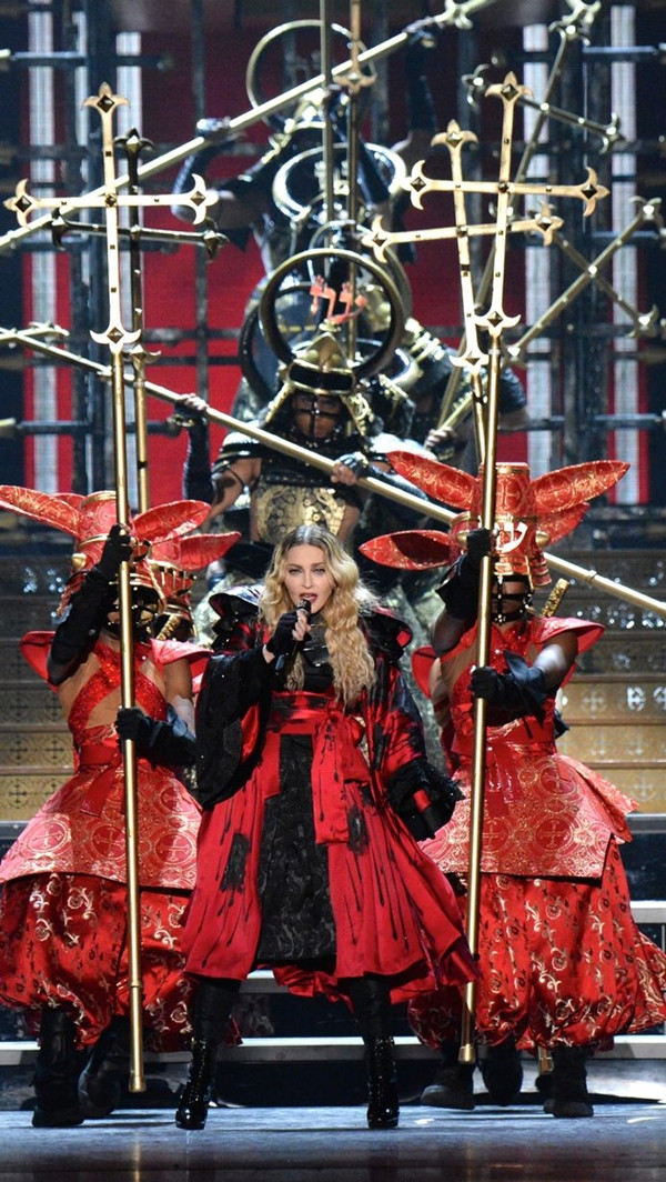 Điểm danh những mẫu thời trang nổi tiếng trong "Rebel Heart" ảnh 1