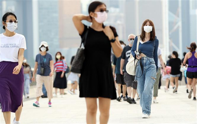 Hong Kong xem xét thực hiện chế độ thẻ thông hành sức khỏe ảnh 2