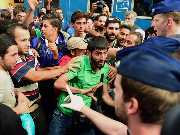 Hungary triển khai quân đội đến biên giới Serbia ngăn người di cư ảnh 1