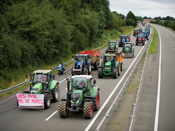 Nông dân Pháp sử dụng hơn 1.500 máy kéo để biểu tình ở Paris ảnh 1