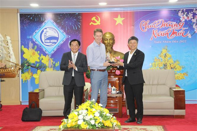 Ngày 17/1, lãnh đạo tỉnh Bình Dương có buổi làm việc với với ông Preben Elnef - Phó Chủ tịch Tập đoàn LEGO về dự án đầu tư 1 tỷ USD sắp khởi công. (Ảnh: Chí Tưởng/TTXVN) Tập đoàn LEGO cam kết đẩy nhanh dự án 1 tỷ USD tại Bình Dương ảnh 1