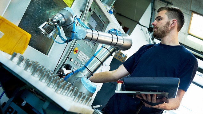 Doanh nghiệp Việt Nam sắp được tiếp cận robot công nghiệp hiện đại ảnh 1