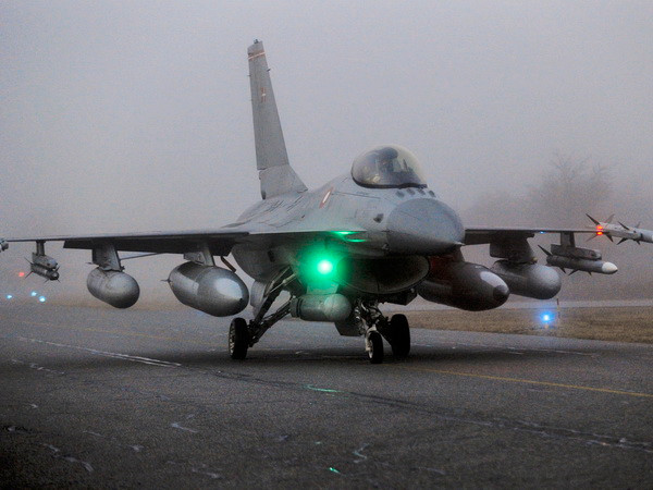 Các máy bay SU-34 của Nga tiếp tục oanh kích IS ở Syria ảnh 1