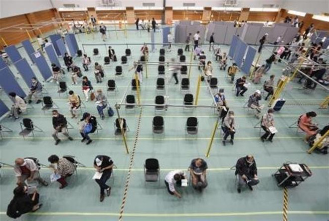 Dịch COVID-19: Nhật Bản chuẩn bị cấp “hộ chiếu vaccine” ảnh 1