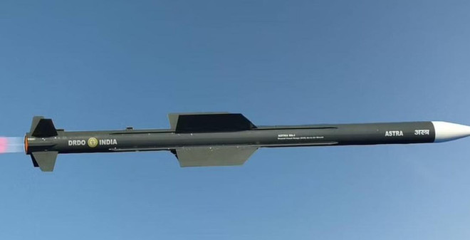 Ấn Độ phát triển tên lửa không đối không có tầm bắn 300km ảnh 1