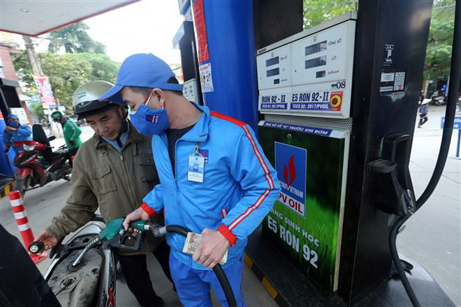 Cả nước tiêu thụ khoảng 1,78 triệu m3 xăng E5 RON92 trong nửa đầu 2018 ảnh 1