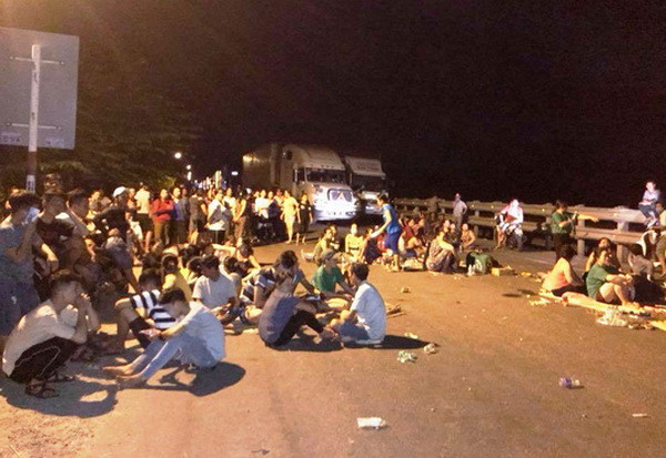 Khởi tố 9 đối tượng quá khích chặn xe trên Quốc lộ 1A ảnh 1