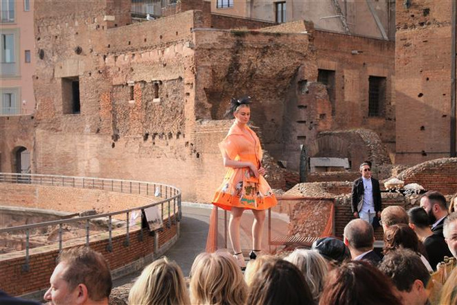 Tơ lụa Việt Nam hoàn toàn chinh phục bạn bè quốc tế tại Italy ảnh 6
