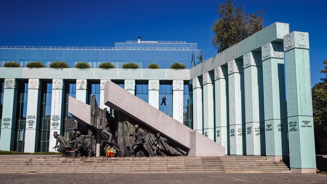 Tòa án Tối cao Ba Lan phải sơ tán vì có đe dọa tấn công bằng bom ảnh 1