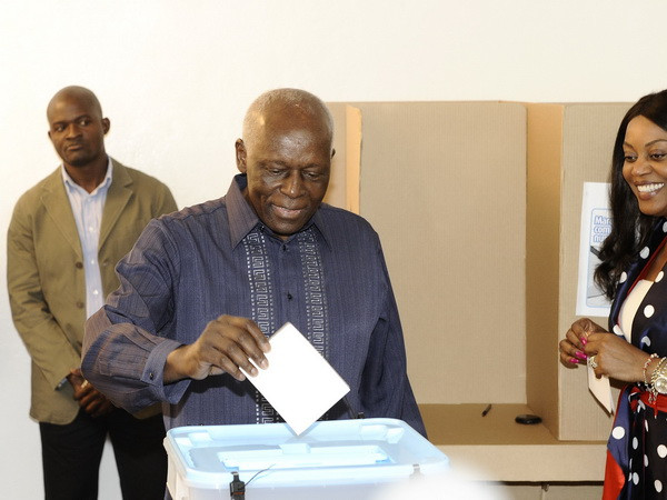 Tổng thống Angola tuyên bố sẽ rời chính trường vào năm 2018 ảnh 1